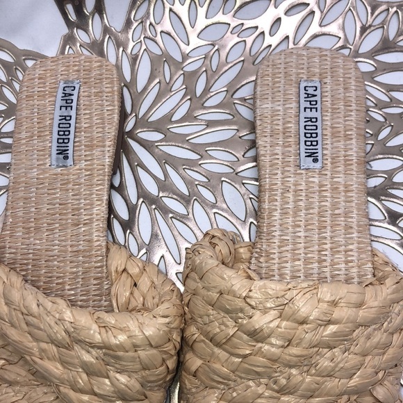 Cape Robbin Wheat Color Crisscrossed Weaved Slides YOLA Sandals Size 7 - Picture 3 of 7